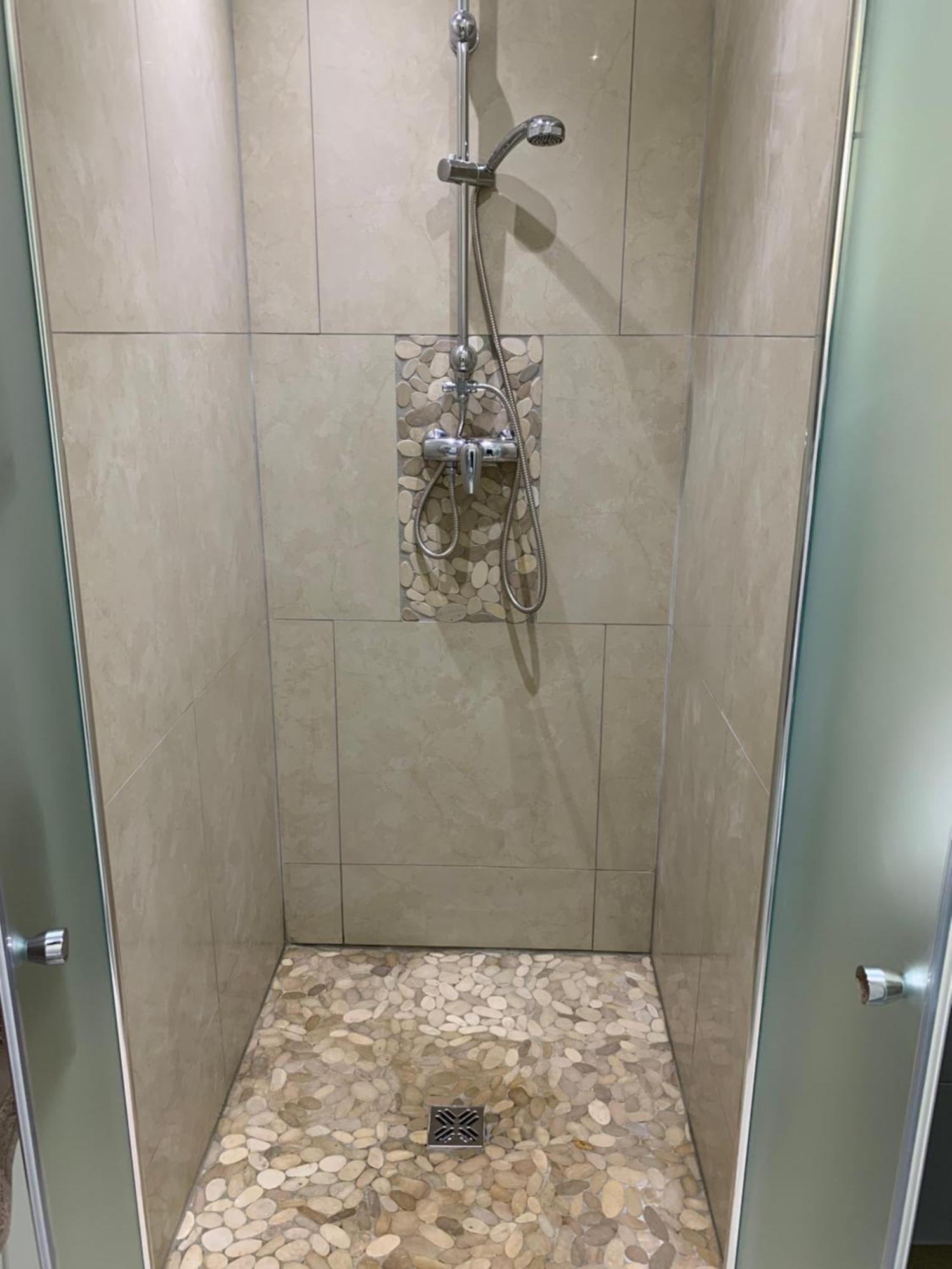 Votre Cocon En Pierre Et Son Spa En Option Gite Le Repos Des Chenes Regusse Luaran gambar