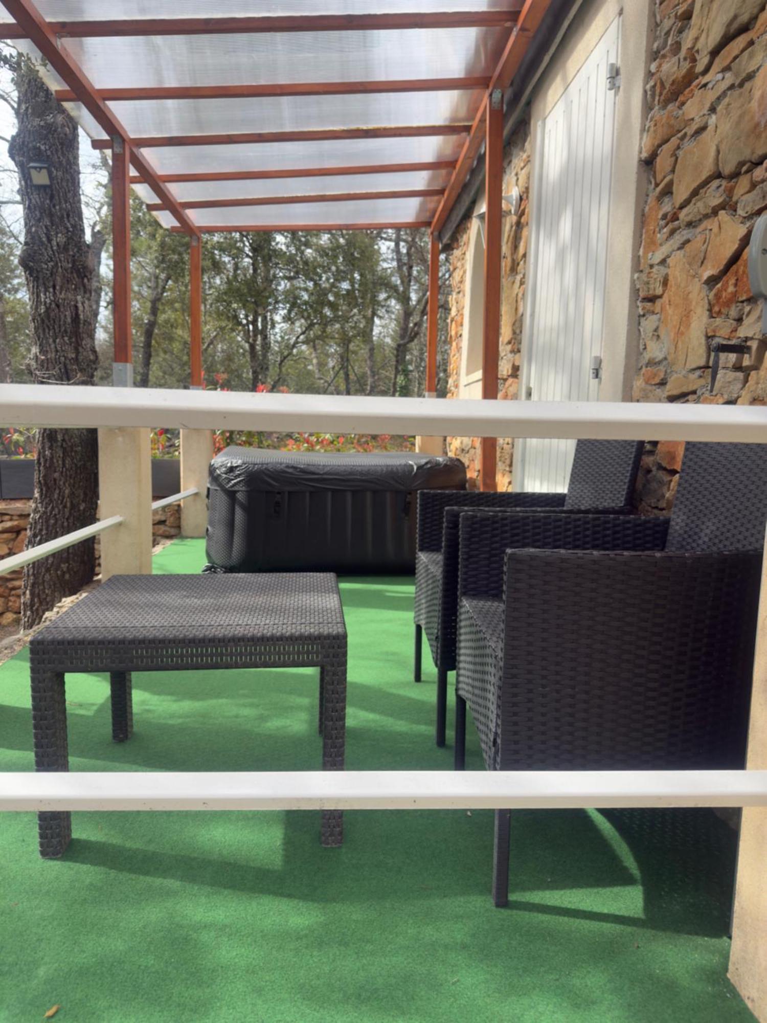 Votre Cocon En Pierre Et Son Spa En Option Gite Le Repos Des Chenes Regusse Luaran gambar
