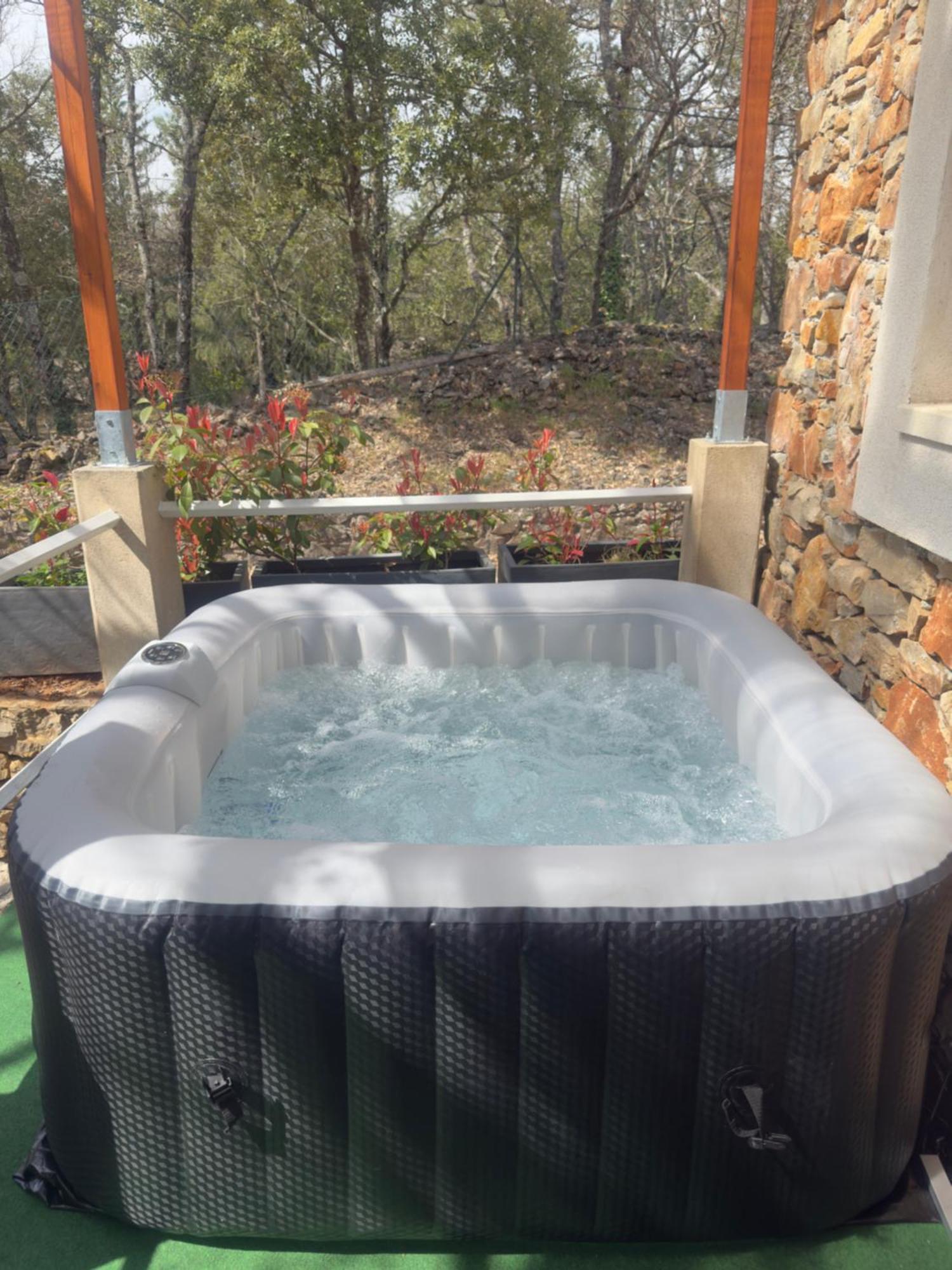Votre Cocon En Pierre Et Son Spa En Option Gite Le Repos Des Chenes Regusse Luaran gambar